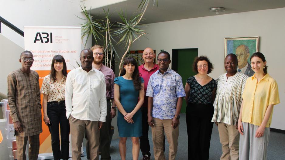 Gruppenfoto der Workshopteilnehmer*innen im Arnold-Bergstraesser-Institut (von links nach rechts: Eferouwa Badjala Tomfai, Carine Peltier-Caroff, Messan Tossa, Richard Legay, Marie Brualla Challet, Andreas Mehler, Kokou Azamede, Christelle Rabier, Adama Ayikoue, Matilda Giaccone) | © ABI 